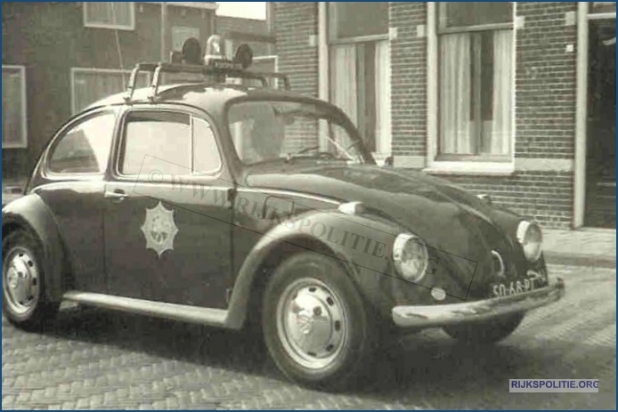 VRTG KSA VW Kever 1970 RPG Enkhuizen CD 73 joop vd z in KSA bw (7V)WM