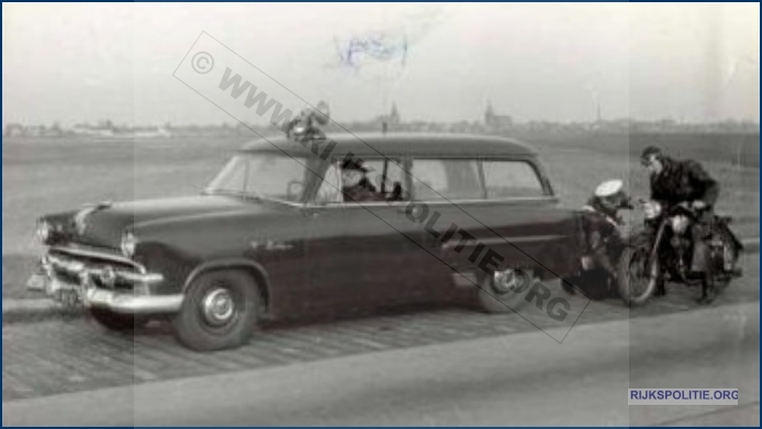 VRTG 45 60 VSA Ford Customline VKG bw (7V)W