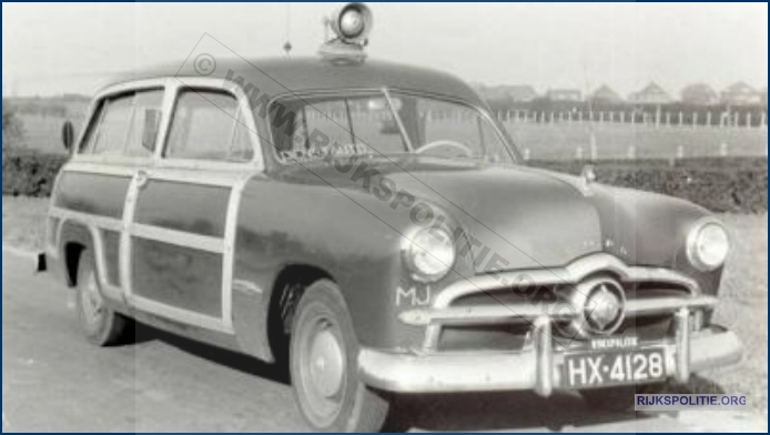 VRTG 45 60 VSA Ford Woody 1949 bw (7V)W