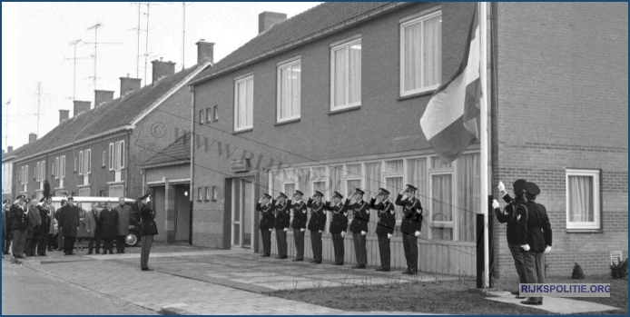 GRP Drunen Groeps  en Rayonbureau Prins Bernhardstraat 9 te Drunen2NPM bw (7V)WM