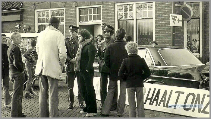 RPG Enkhuizen 1970 1980 CD Molenaar en Gelderloos wegblokkade bewoners 181278(7V)