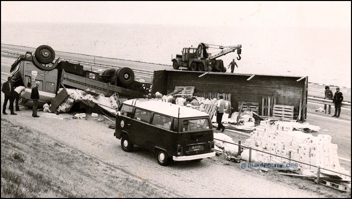 GRP Wieringen Ongeval Afsluitdijk 1975 JansenM  bw(7V)