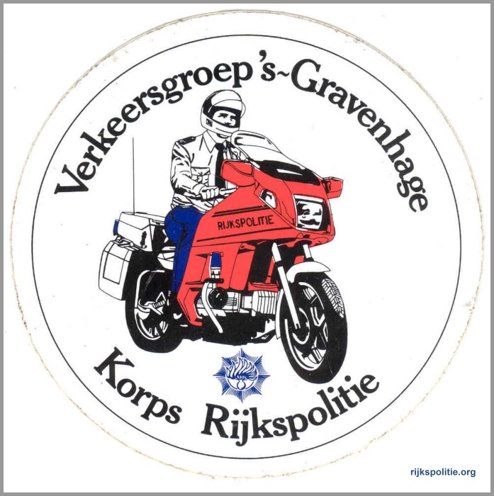 RPVKG DenHaag hvd Sticker van de vkrsgroep Op de motorfiets Rob van Egmond die poseerde(7V)