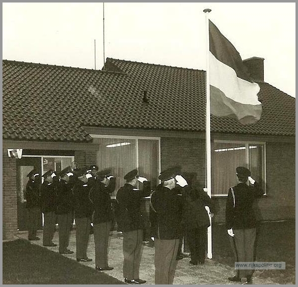 GRP Valkenisse 74 vdGraaf Opening groepsbureau 1974 d(7V)