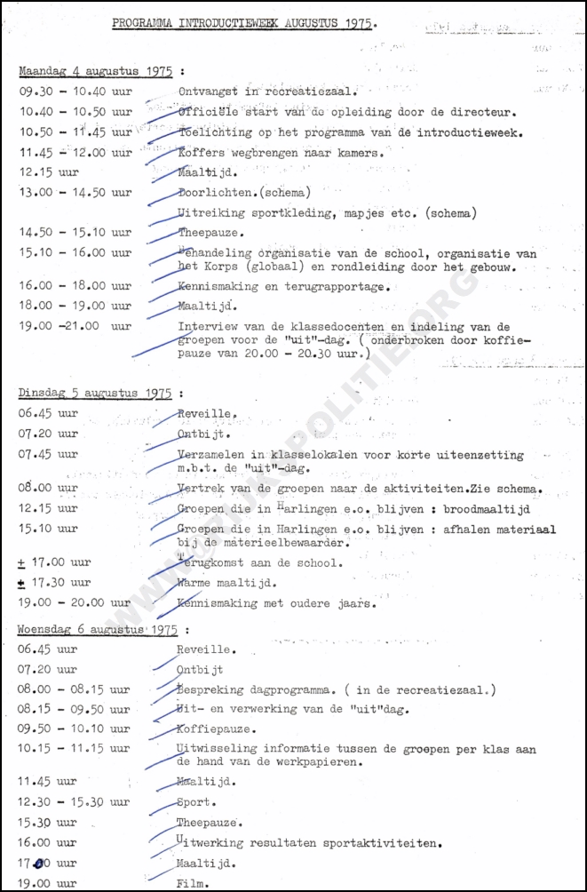 OPLS Harlingen 1975 08 04 HT Tulder introductieweek 1 bw(WM) (7V)