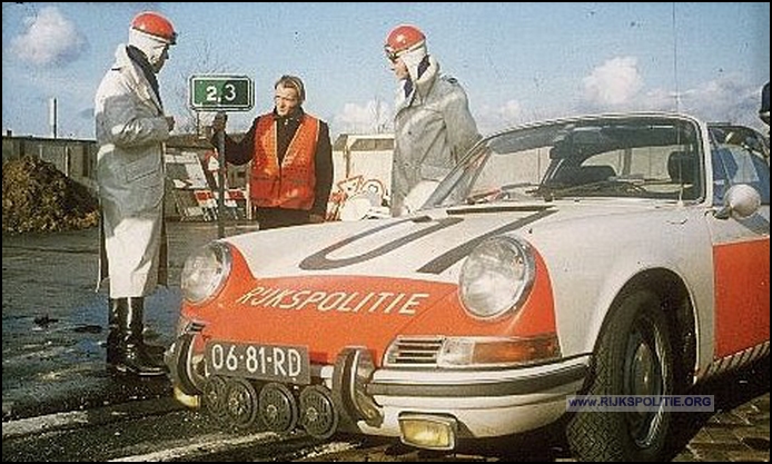 Porsche 911 12.01 71 06 81 RD fz bw(7V)