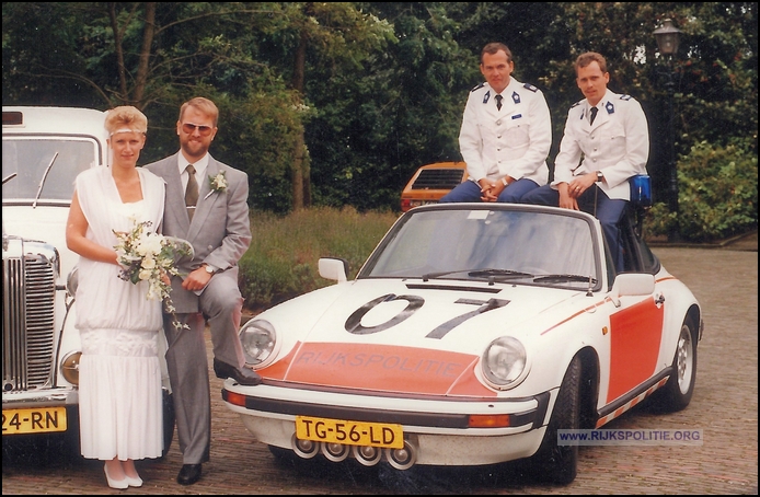 Porsche 911 12.07 88 TG 56 LD az trouwerij Hans en Marja (2). bw(7V)