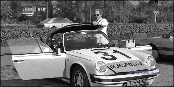 Porsche 12.31 88 TJ 04 RS  John Voordouw op rust bij Halfweg bw(7V)