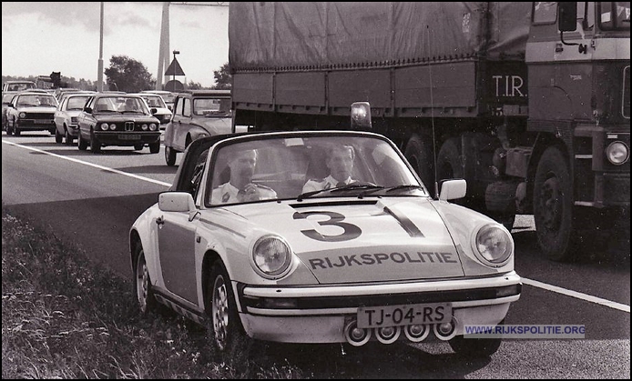 Porsche 12.31 88 TJ 04 RS fd bw(7V)