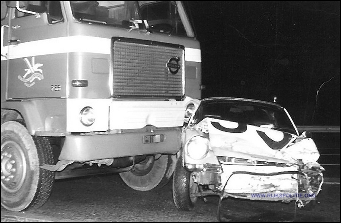 Porsche 911 12.35 Ongeval bh16 bw(7V)