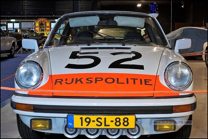 Porsche 911 12.52 77 19 SL 88 Res 2 bw(7V)