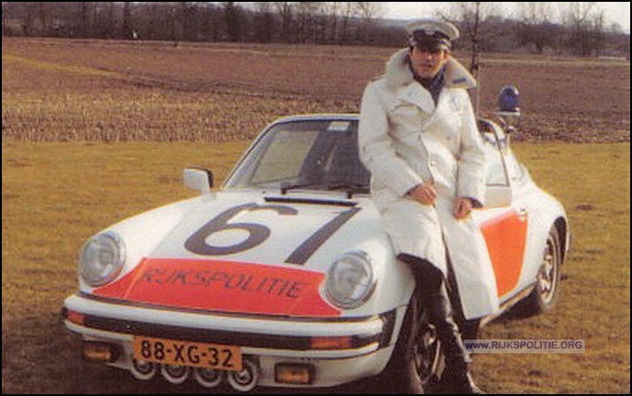 Porsche 911 12.61 78 88 XG 32 nb best Jan Benau (2) bw(7V)