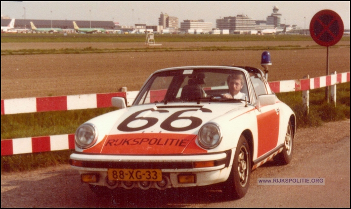 Porsche 911 12.66 78 88 XG 33 Hunnik 002 001 bw(7V)
