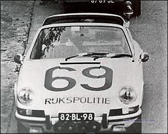 Porsche 911 12.69 68 82 BL 98 (2) bw(7V)