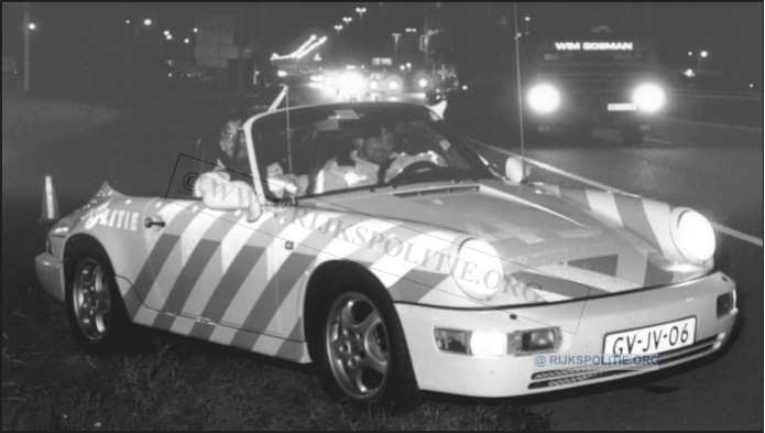 Porsche 911 12.43 93 GV JV 06 1243 met Dirk v Oord bij Hazeldonk A16  bw(7V)
