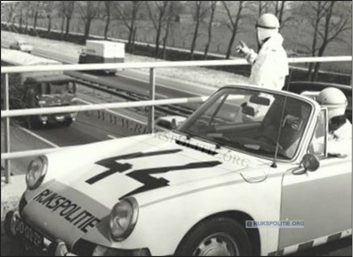 Porsche 911 12.44 73 00 02 ZP jdw (4)  bw(7V)