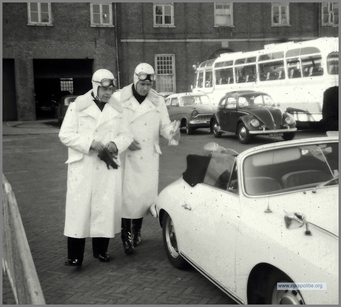SBV FE 1965 03 29 Bezoek HC GP Den Haag Jan HAK & Wmr1 Leenders [6x9] Ernst(7K)