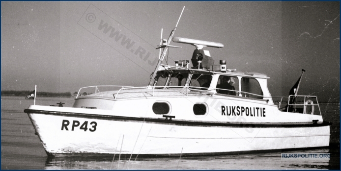 RPtW Boot RP43 2 Sneek zijkant cSpits (2) bw (7V)WM