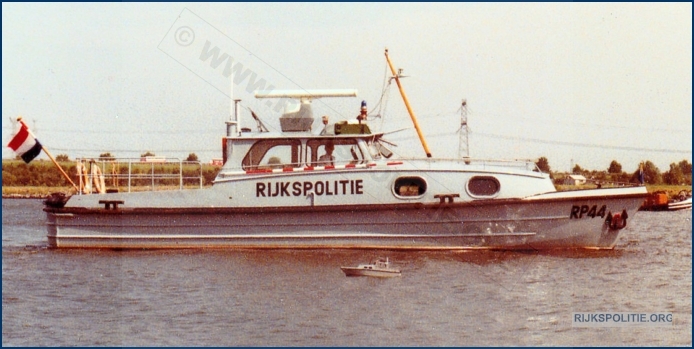 RPtW Boot RP44 3 Maasbracht ontmoeting 1 cvr bw (7V)WM