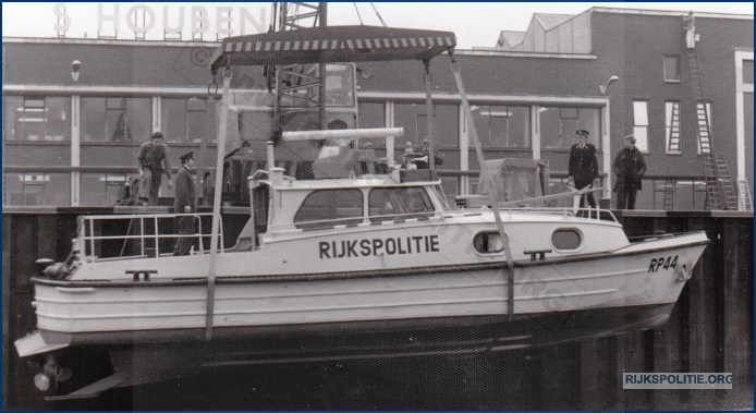 RPtW Boot RP44 3 v Rooy hijs 01  bw (7V)WM