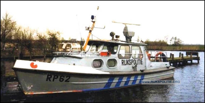 RPtW Vaartuigen RP62 2 P62 1  aan steiger dh  bw(7V)