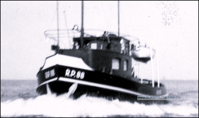 RPtW Boot RP88 0 GRP Enkhuizen Duys 1946 2  bw(7V)